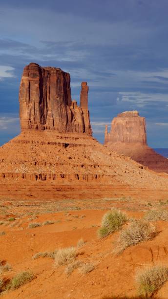 istock Monument Vally / Mitten and Merrick at sunset.vertical 1345163316