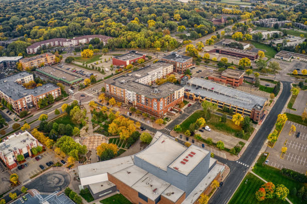 vista aérea del suburbio de twin cities de burnsville, minnesota - downtown core fotografías e imágenes de stock