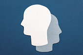 doppelkopfsymbol-alter-ego-analyse-unbewusstes-idee-der-psychischen-gesundheit.jpg?b=1&s=170x170&k=20&c=HKLKcm4p6VqgtP4R5d39iKK2HGcdaeflpRsBGGhChic=