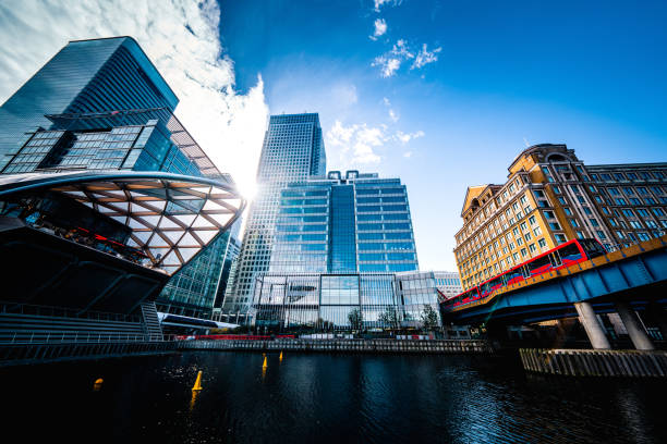 canary wharf in london - canary wharf built structure building exterior construction imagens e fotografias de stock