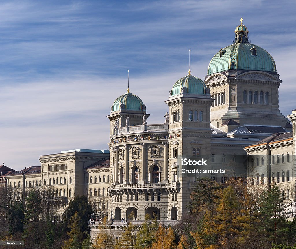 Federal palacio de Suiza vista lateral en otoño - Foto de stock de Arquitectura libre de derechos