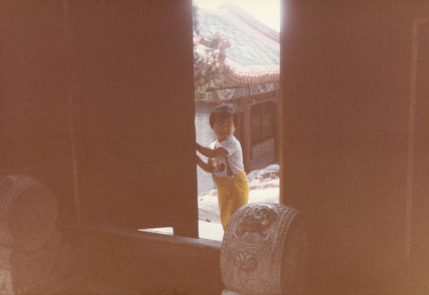 fotos da menina chinesa dos anos 1980 da vida real - 1985 - fotografias e filmes do acervo