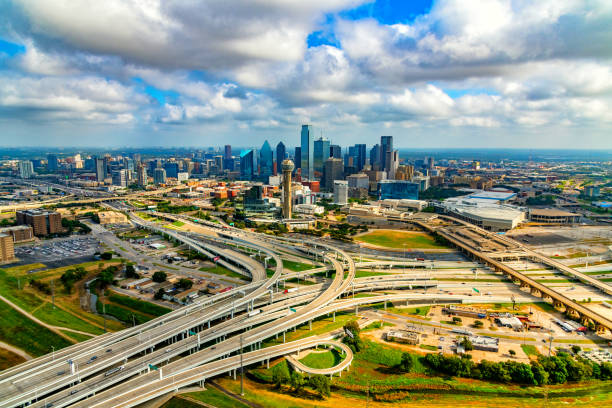 ダラス スカイライン エアリアル - highway overpass texas multiple lane highway ストックフォトと画像