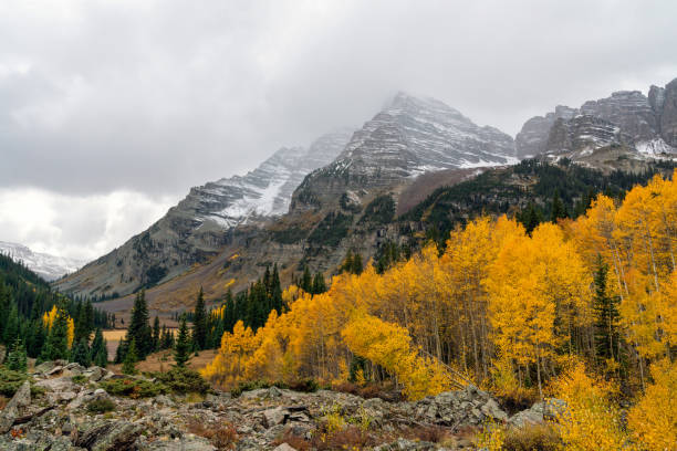 istock Maroon Bells Aspen Autumn Leaf Colors 1345248584