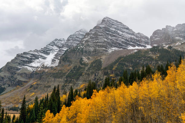 istock Maroon Bells Aspen Autumn Leaf Colors 1345249200