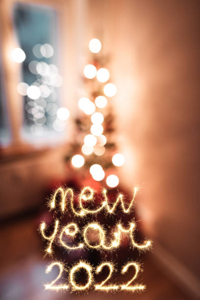weihnachtsschmuck zur dekoration für neujahr - creativity new years eve tree new years day stock-fotos und bilder