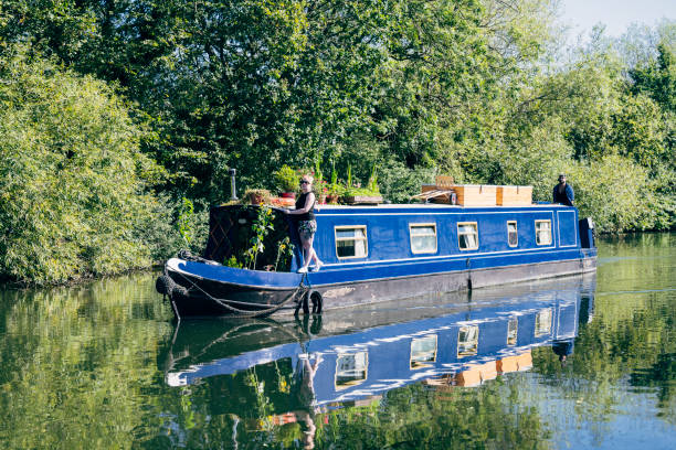 londoners living aboard narrowboat on grand union canal - dar tekne stok fotoğraflar ve resimler