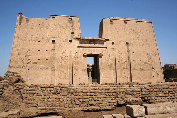 edfu templo de horus - ptolemy imagens e fotografias de stock