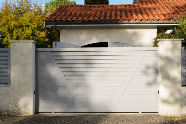 aluminum steel sandy brown gate portal of suburb house - sandy brown fotos imagens e fotografias de stock