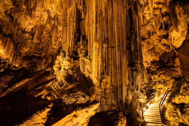 cueva de nerja dripstone cave - dripstone fotografías e imágenes de stock