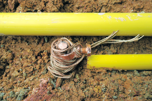 Wrapped copper wire with deep staper electrical  grounding