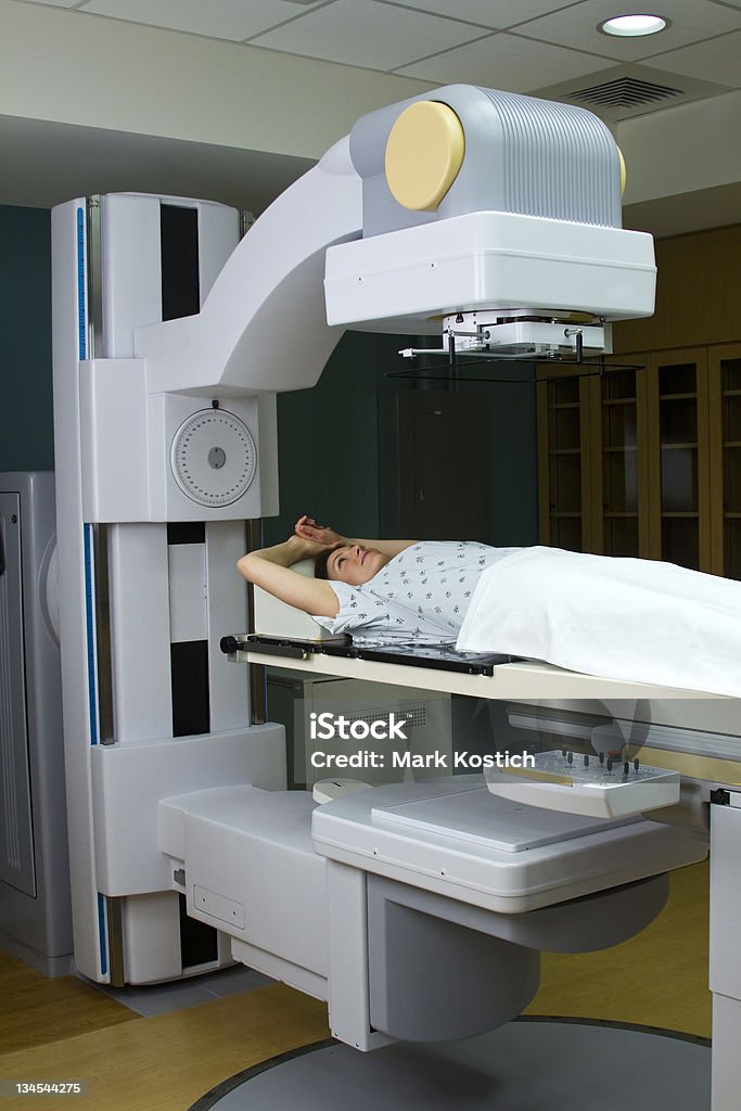 Frau, simuliertes für Brustkrebs-Behandlungen - Lizenzfrei Radioaktive Strahlung Stock-Foto
