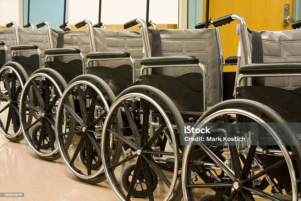 Reihe von Rollstühle - Lizenzfrei Altersheim Stock-Foto