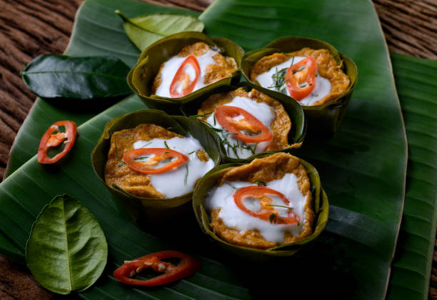 タイ料理カレー蒸し。 - banana leaf food thailand thai culture ストックフォトと画像