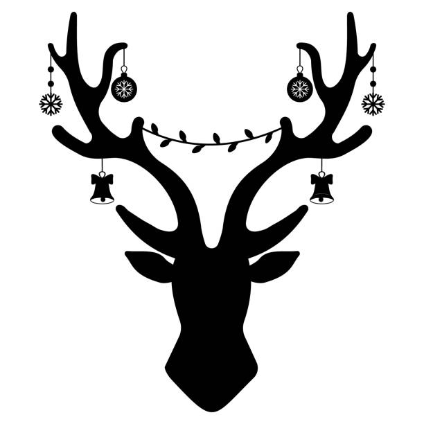 weihnachtshirtgeweih mit girlande und geschenken, schwarze schablone, isolierte vektorillustration - stag deer doe cartoon stock-grafiken, -clipart, -cartoons und -symbole