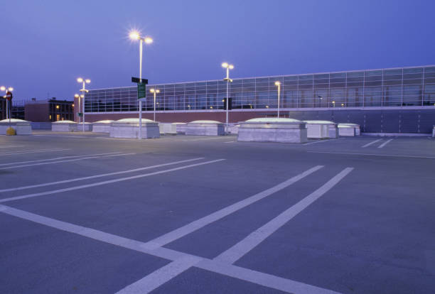 shopping mull parking lot. - street light parking lot night lot imagens e fotografias de stock