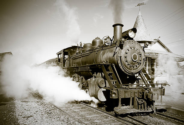 цвета сепии винтажный паровая машина локомотив поезд оставив станция - локомотив стоковые фото и изображения