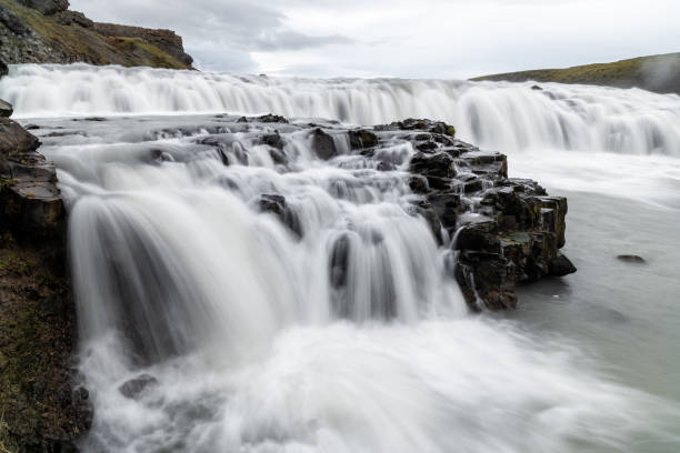 cascada de gullfoss en islandia - gullfoss falls fotografías e imágenes de stock