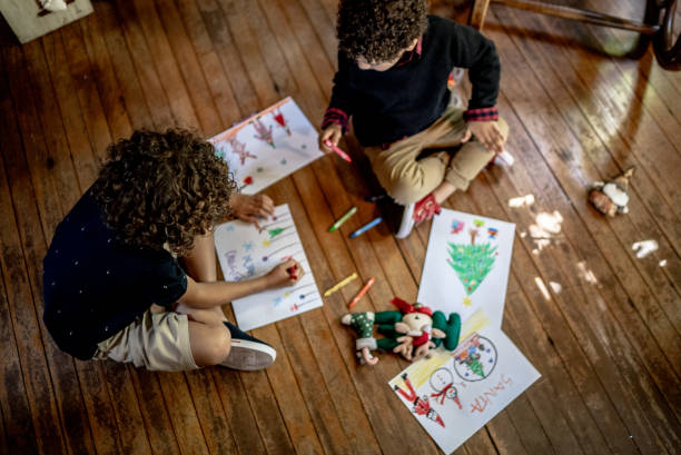 brothers drawing together at home - drawing child childs drawing family imagens e fotografias de stock