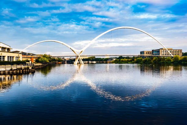 ponte infinita em stockton-on-tees - county durham - fotografias e filmes do acervo