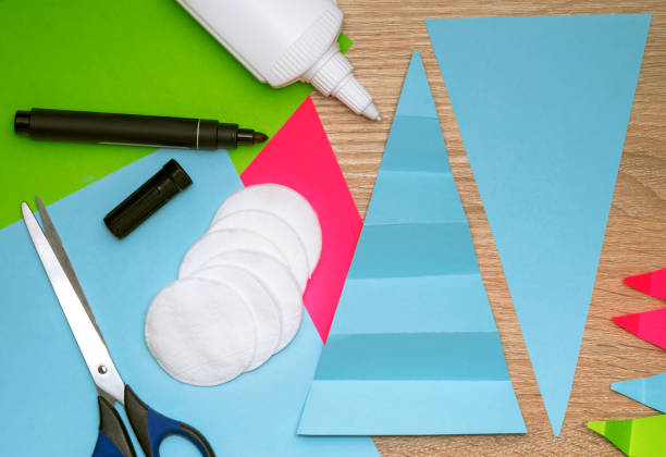 istock DIY, step by step craft of Christmas decorations 1345529571