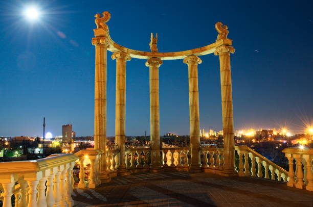 istock The city falls asleep ... 1345553261