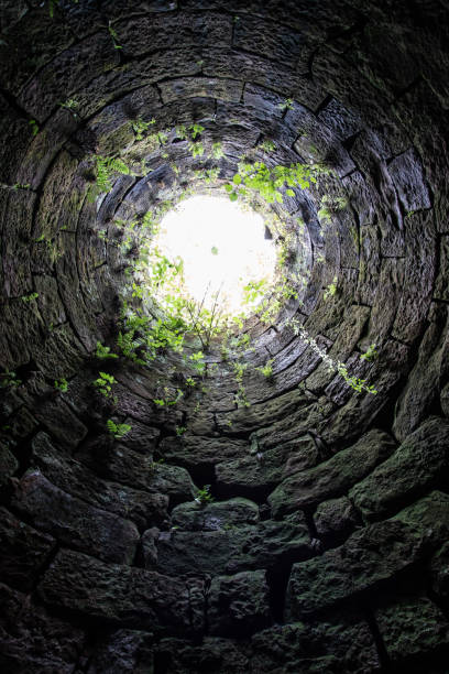 luce alla fine di un tunnel - spirituality light tunnel light at the end of the tunnel foto e immagini stock