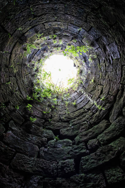 luz no fim de um túnel - spirituality light tunnel light at the end of the tunnel - fotografias e filmes do acervo