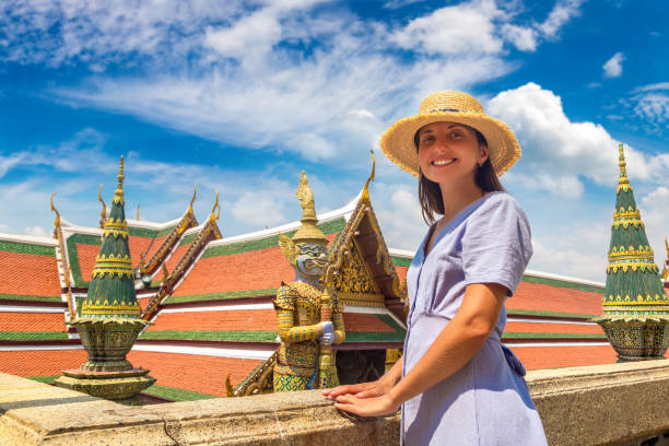 guardiano dei demoni a bangkok - wat thailand demon tourism foto e immagini stock