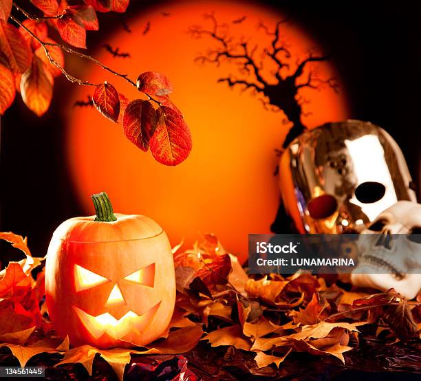 Хэллоуин Тыква На Осень Листья Оранжевый — стоковые фотографии и другие картинки Абстрактный - Абстрактный, Американская культура, Ветвь - часть растения