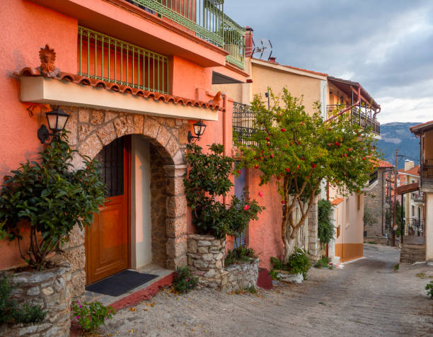 Traditional Greek houses and narrow cobblestone streets in the mountain resort village of Arachova in the Parnassus Mountains in Greece Arahova, Greece. October 2021: Traditional Greek houses and narrow cobblestone streets in the mountain resort village of Arachova in the Parnassus Mountains in Greece arachova greece stock pictures, royalty-free photos & images