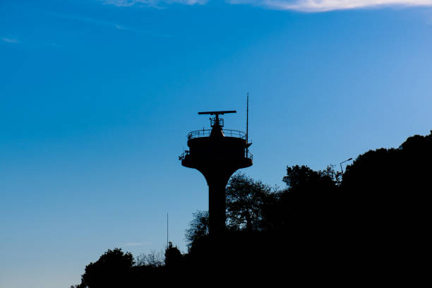 maritime traffic watch and control tower - sea safety antenna radar imagens e fotografias de stock