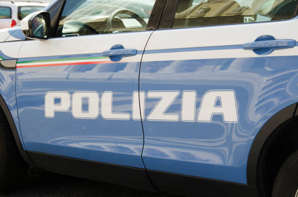 vehículo de la policía italiana - foto de stock
