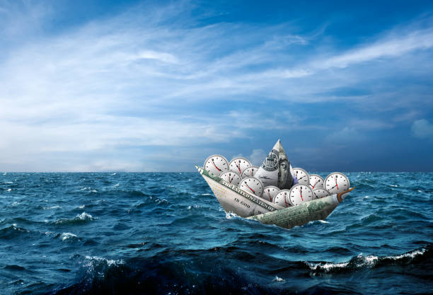 concetto imprenditoriale di tempo e fare soldi - storm sea business uncertainty foto e immagini stock