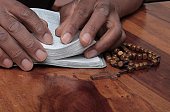 mann-betet-mit-hand-auf-bibel-stock-foto.jpg?b=1&s=170x170&k=20&c=P9jfA4hd22jnZEXYEFZkb-i6WLEo0T8wOXf6nQ3RW74=