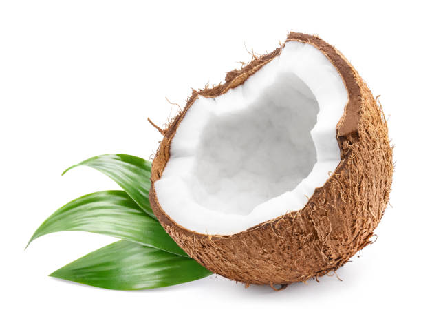délicieuse noix de coco mûre avec des feuilles sur blanc - flakes photos et images de collection