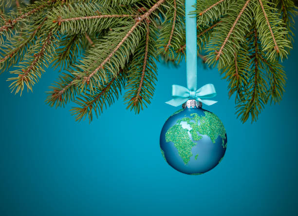 globe christmas ornament hanging - symbols of peace fotos imagens e fotografias de stock