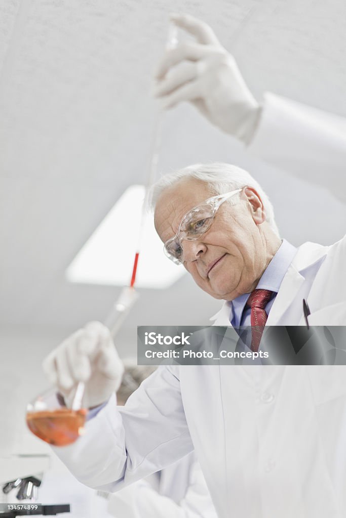 Wissenschaftler Arbeiten im Labor pathology - Lizenzfrei Alter Erwachsener Stock-Foto