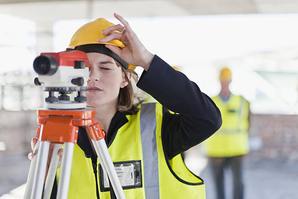 建設作業員機器の使用 - architect female women construction ストックフォトと画像