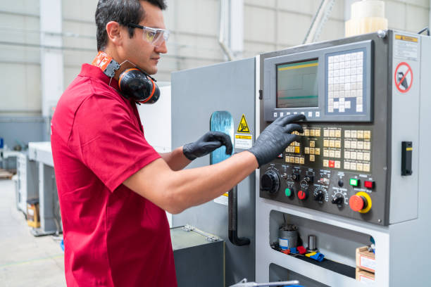 operário de fábrica programando uma máquina cnc - industrial equipment automated business push button - fotografias e filmes do acervo