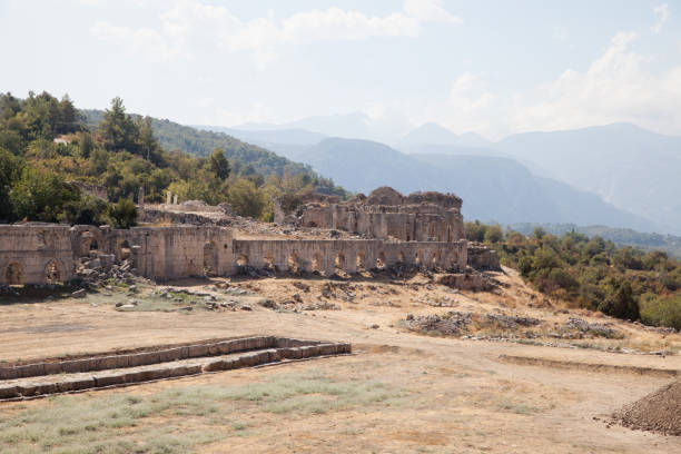 ruinen der antiken stadt tlos, in der nähe der stadt fethiye, provinz mugla, türkei. - mugla province stock-fotos und bilder