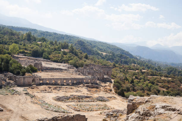 ruiny starożytnego miasta tlos, w pobliżu miasta fethiye, prowincja mugla, turcja. - mugla province zdjęcia i obrazy z banku zdjęć
