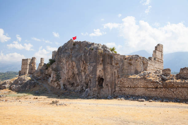 ruinen der antiken stadt tlos, in der nähe der stadt fethiye, provinz mugla, türkei. - mugla province stock-fotos und bilder