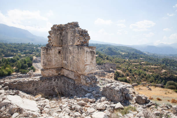 ruinen der antiken stadt tlos, in der nähe der stadt fethiye, provinz mugla, türkei. - mugla province stock-fotos und bilder