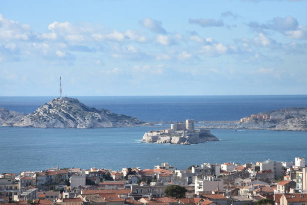 istock visit of the monuments of Marseille, basket district 1345854778