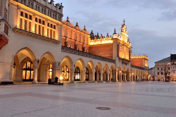 altstädter ring in krakau, polen - cloth hall stock-fotos und bilder