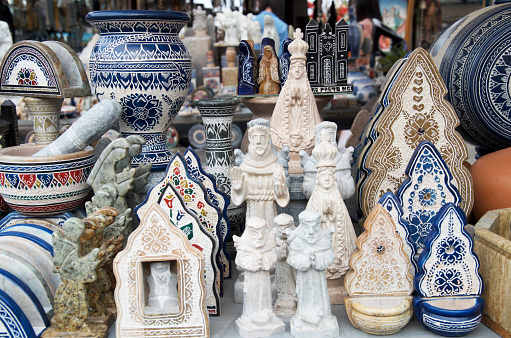 These beautifuly carved soapstone souveniers, are a tradition from Ouro Preto, in the state of Minas Gerais.