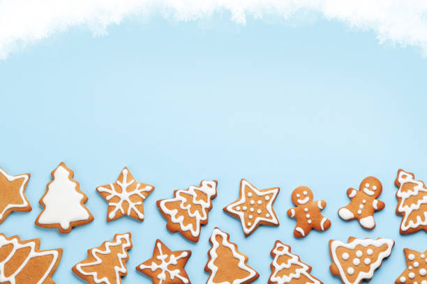 istock Christmas card with gingerbread cookies 1345950024