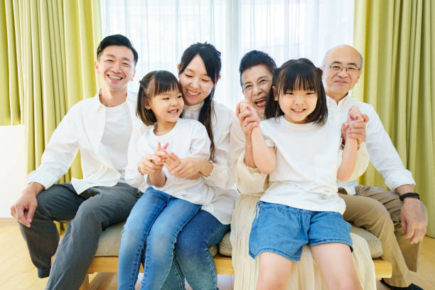 3世代ファミリーの集合写真 - 家族 日本人 ストックフォトと画像