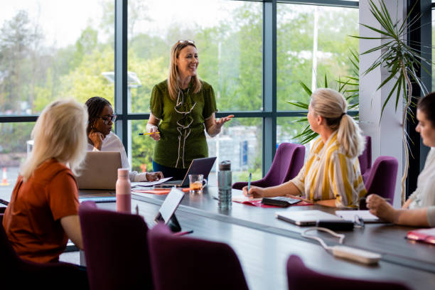 reunião apenas para mulheres - leadership - fotografias e filmes do acervo